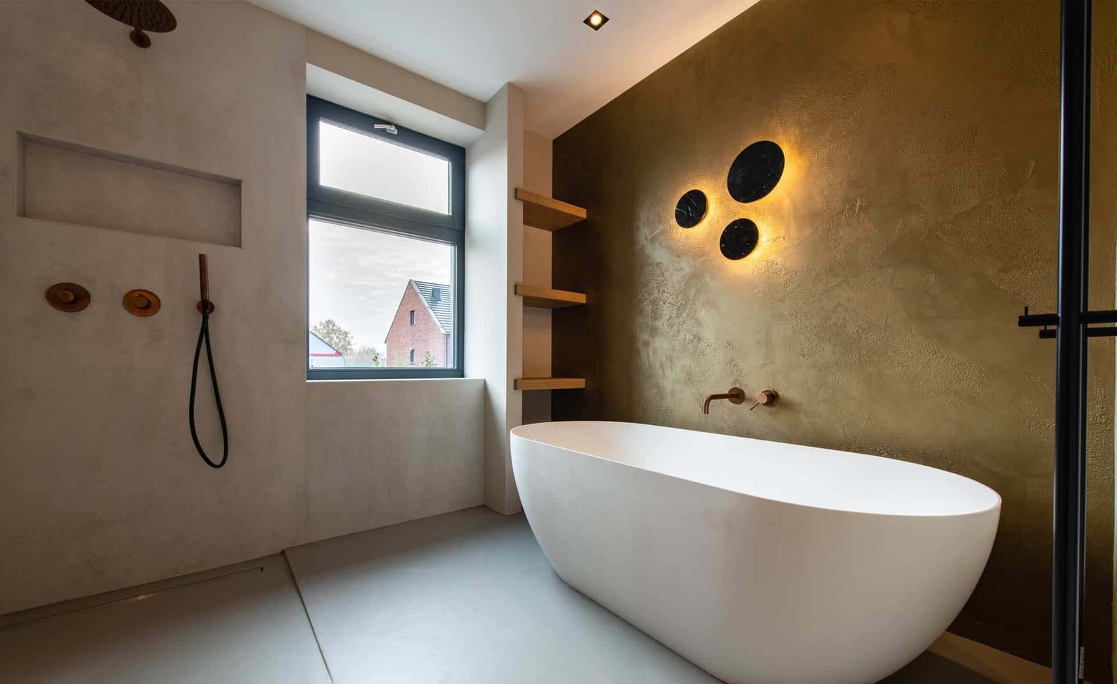 Badkamer renovatie met beton ciré